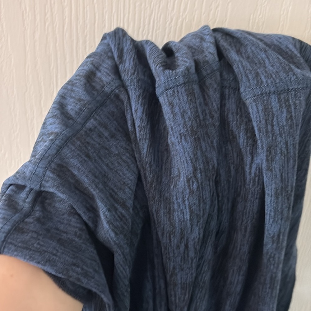 Two blue infinity scarves - Picture 7 of 7